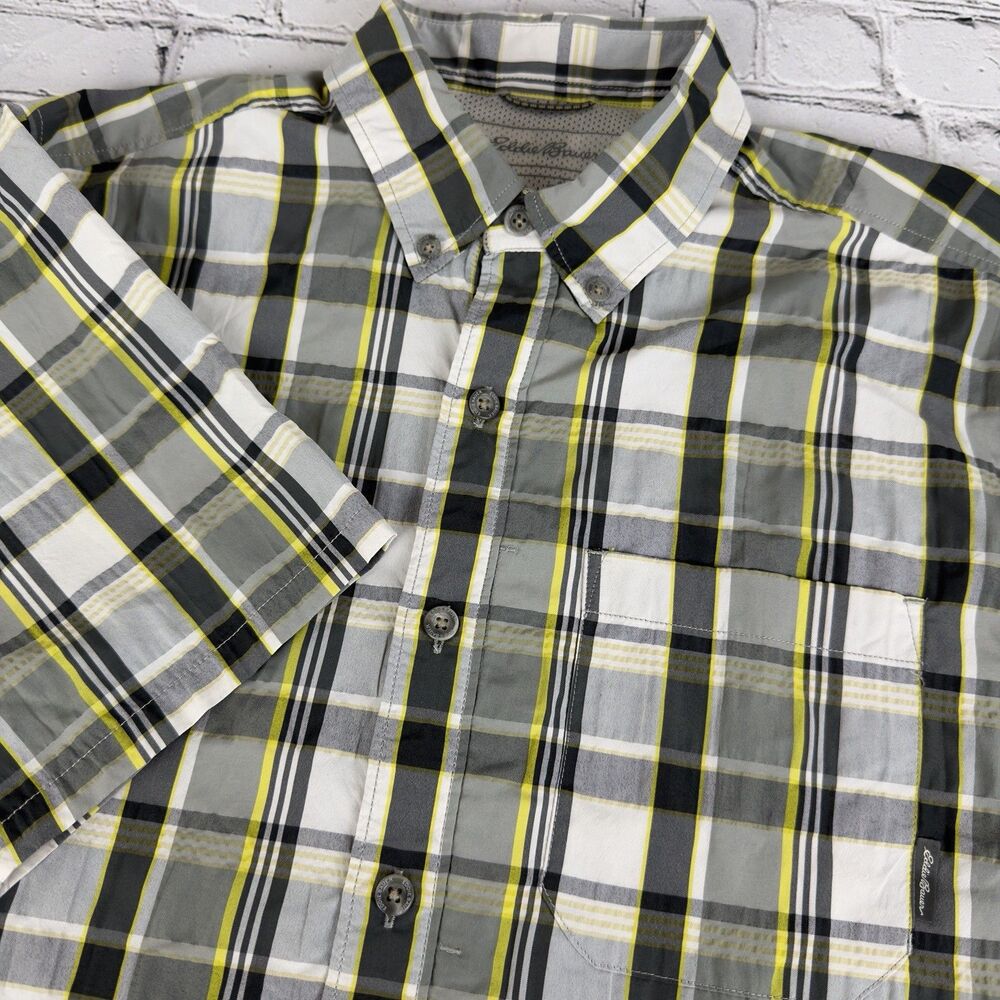 Eddie Bauer TRAVEX Mens M Short Sleeve Button Down Performance Shirt Seersucker